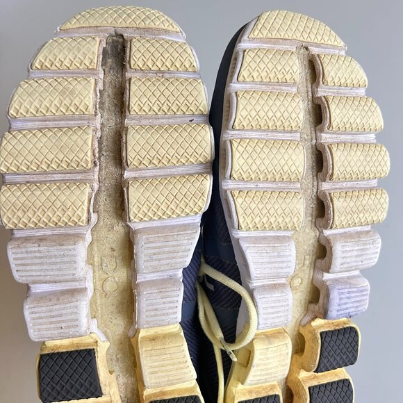 On Cloud Running Shoes Size 8 - Picture 5 of 5